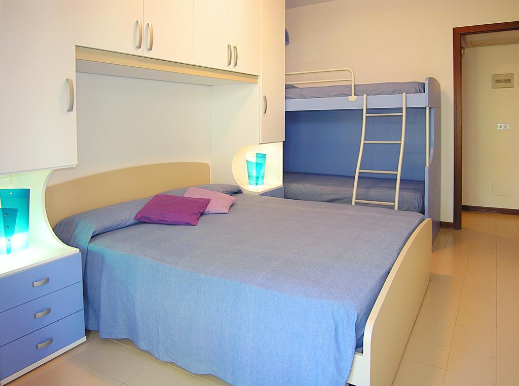 Apartment Gemini Con Piscina Bibione Habitación foto